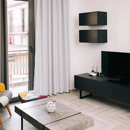 Center Apartment *